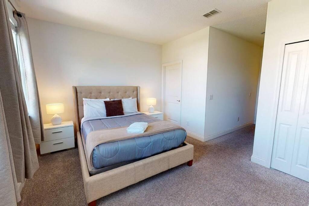 Beautiful Townhouse With Pool Close To * Davenport