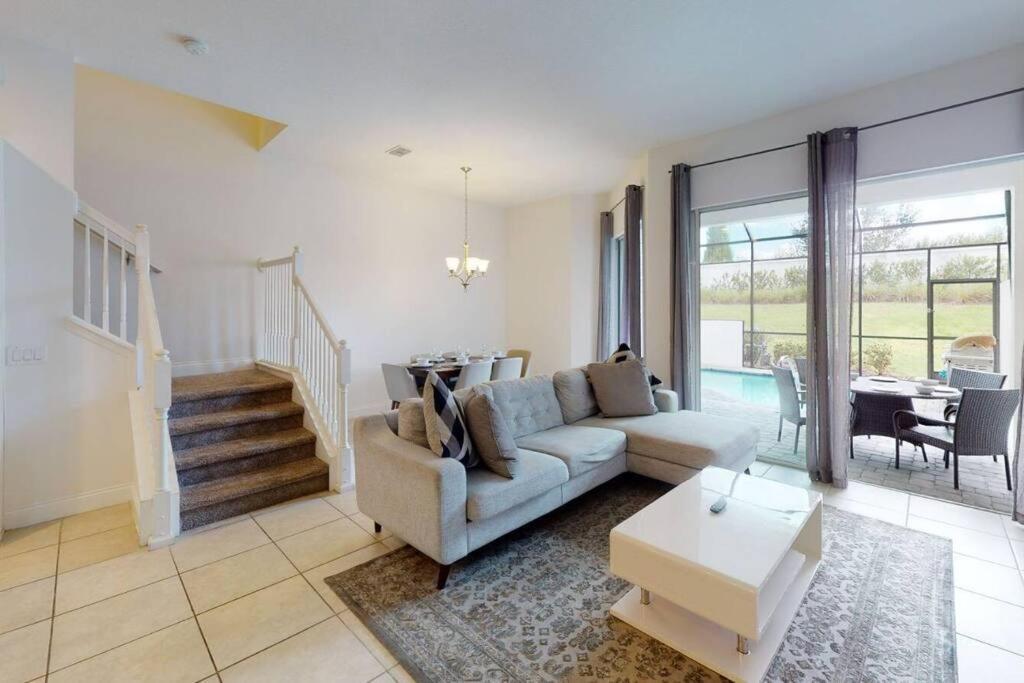 Beautiful Townhouse With Pool Close To Holiday home Davenport