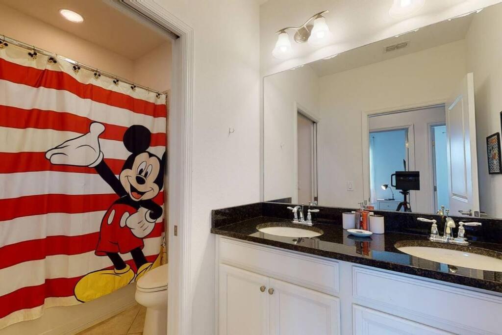 Beautiful Townhouse With Pool Close To * Davenport
