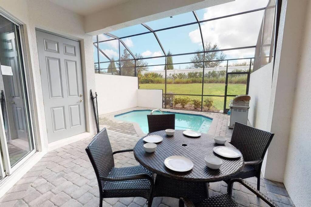 Beautiful Townhouse With Pool Close To Holiday home Davenport