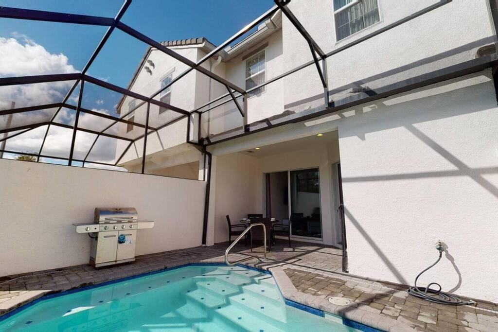 Beautiful Townhouse With Pool Close To Holiday home *