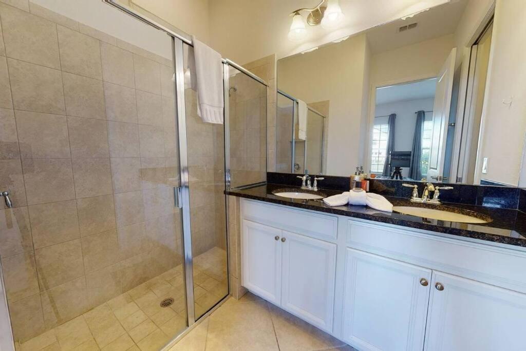 Beautiful Townhouse With Pool Close To *