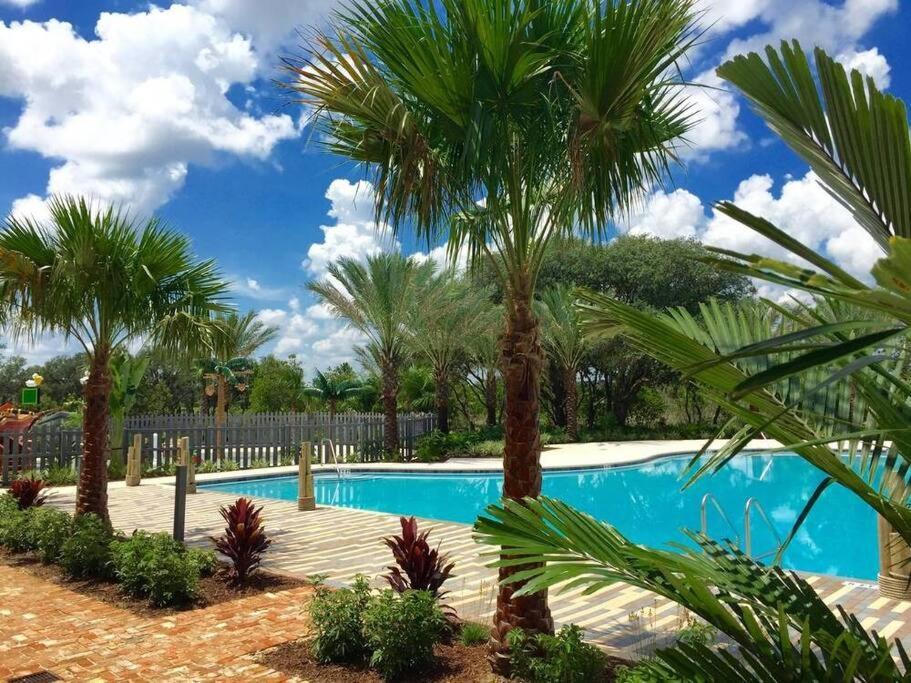 Holiday home Beautiful Townhouse With Pool Close To Davenport