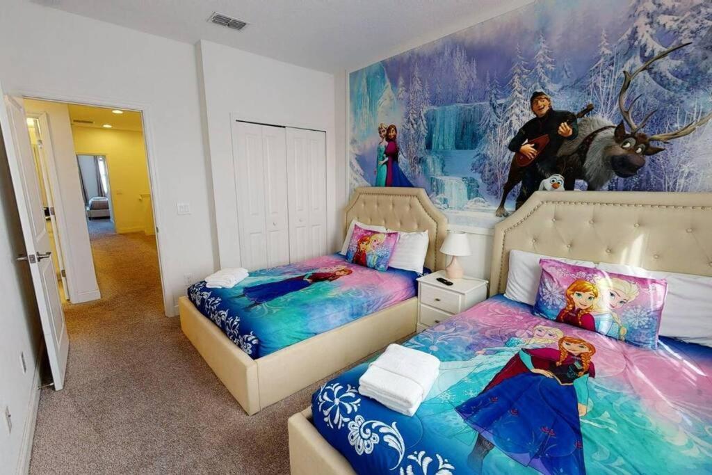 Beautiful Townhouse With Pool Close To Holiday home Davenport
