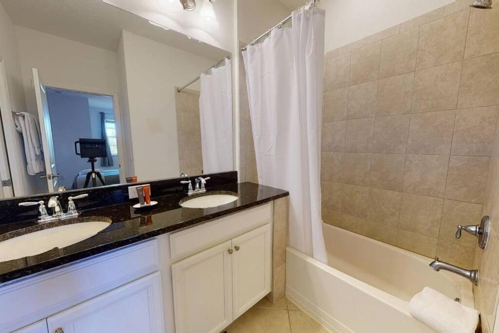 Holiday home Beautiful Townhouse With Pool Close To Davenport