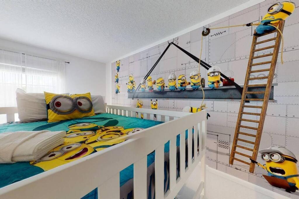 Beautiful Townhouse With Pool Close To Davenport