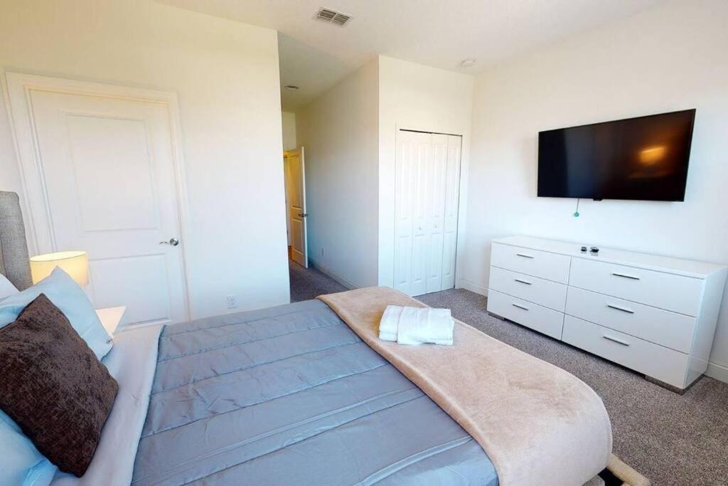 Holiday home Beautiful Townhouse With Pool Close To
